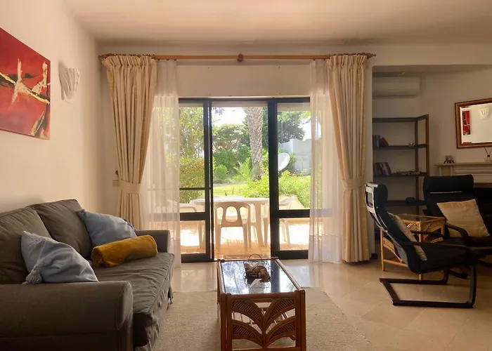 Beautiful Villa With Terrace & Garden